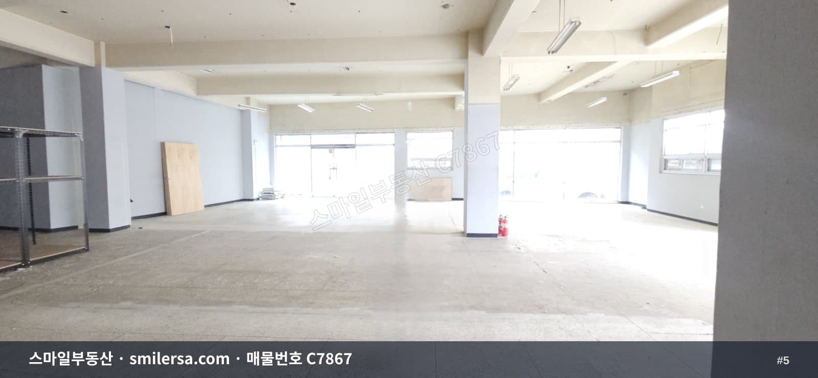 부산진시장 인근 1층 대형 상가, 150평 규모 사무실 적합 매물 썸네일 5