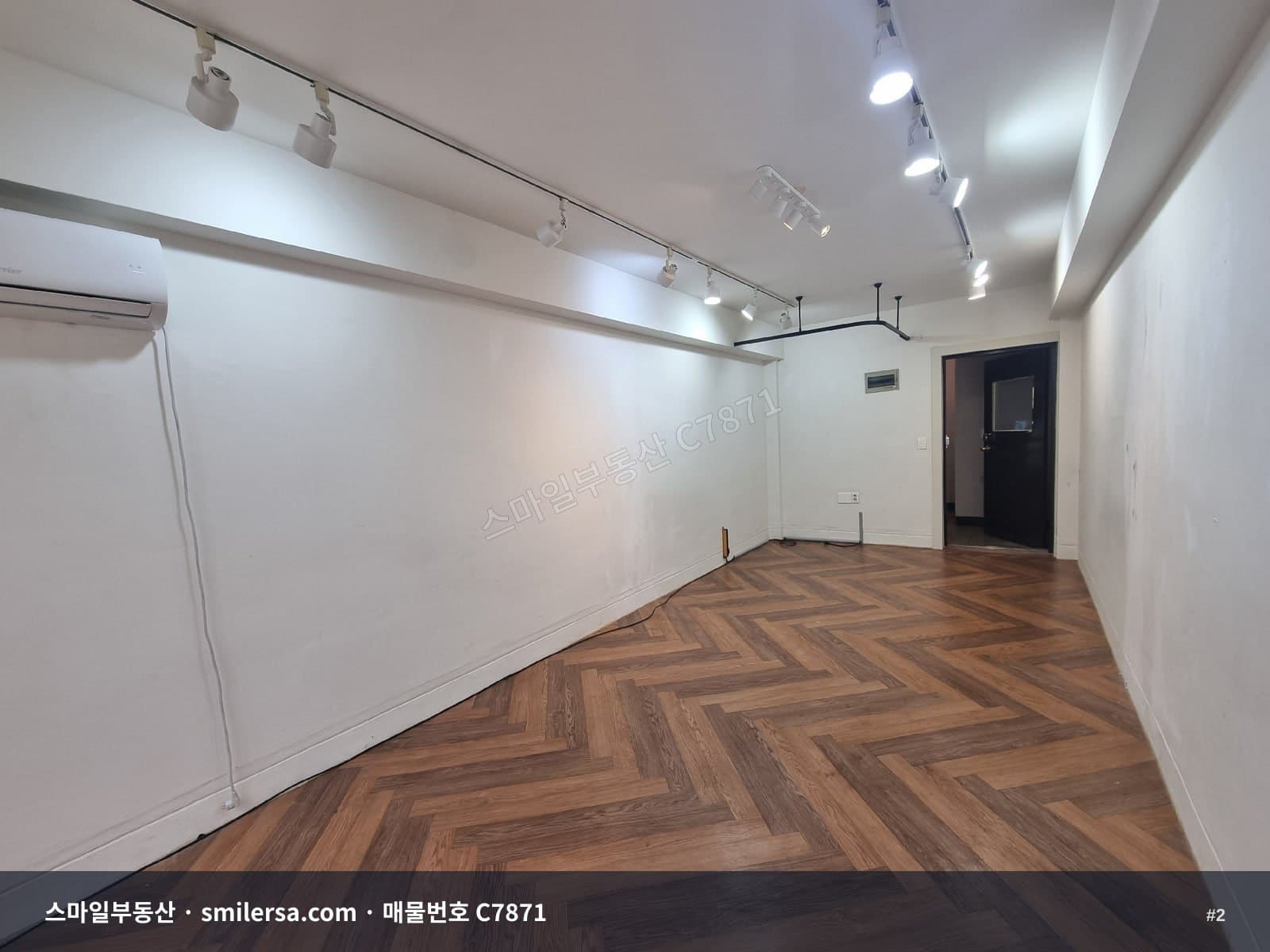 전포카페거리 무권리 2층 상가, 우드톤 인테리어로 뷰티샵·공방 바로 시작 썸네일 2