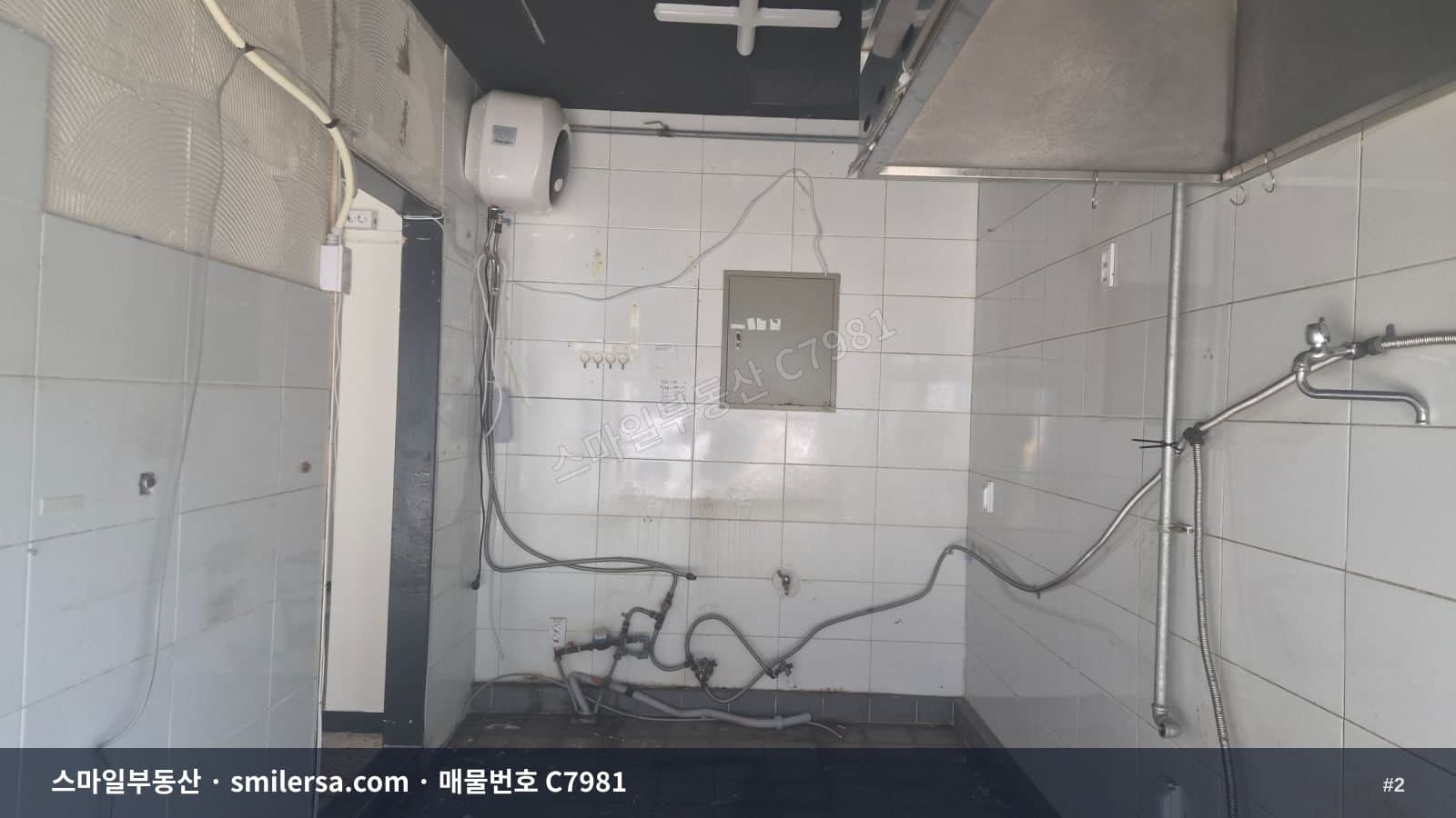 부산진역 인근 1층 상가, 동부경찰서 앞 10평 월세 매물 썸네일 2