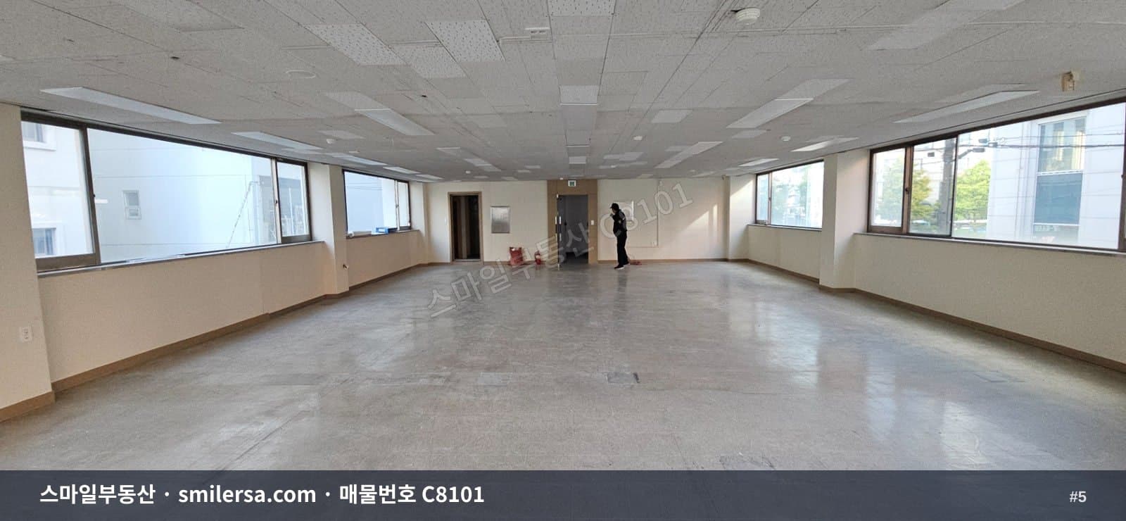범내골역 인근 중형 사무실, 주차 편한 51평 공간 썸네일 5