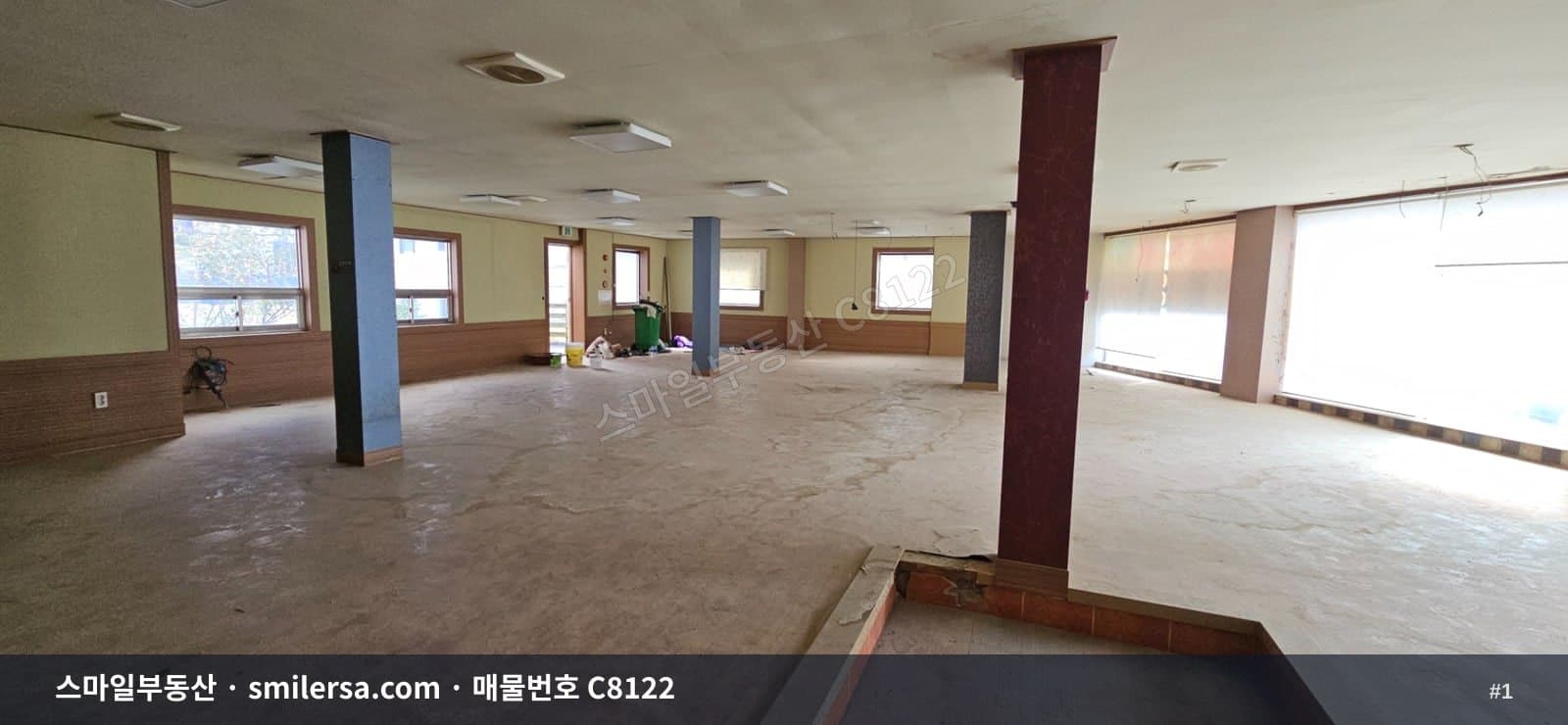 수안역 인근 노출 좋은 중형사무실 월세 3000/200 - 1