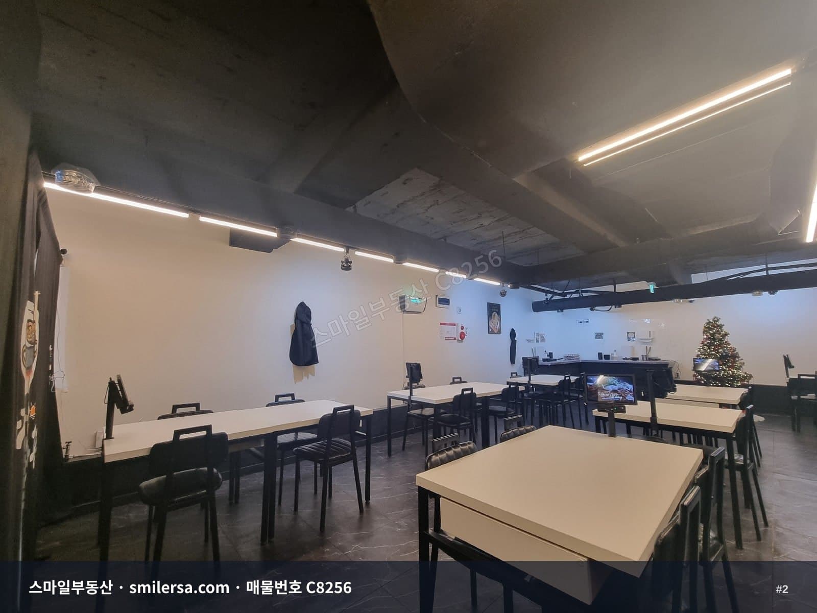 서면 삼거리 2층 58평 상가, 유동 많은 코너 자리 급매 썸네일 2