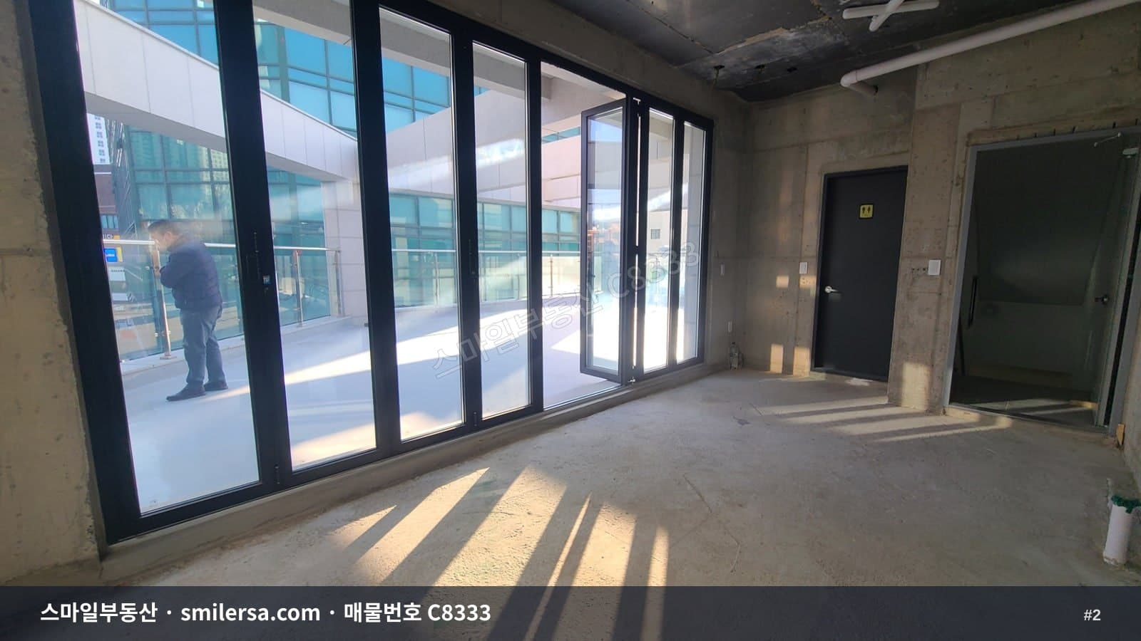 전포카페거리 인근 노출 좋은 코너 자리, 테라스와 루프탑까지 썸네일 2