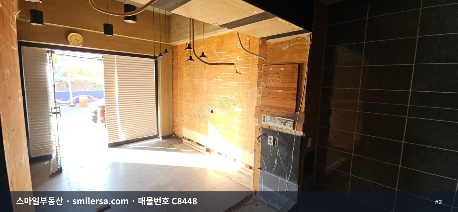 문현동 도로변 1층 상가, 보증금 700에 월 60 깔끔한 소형 매장 썸네일 2