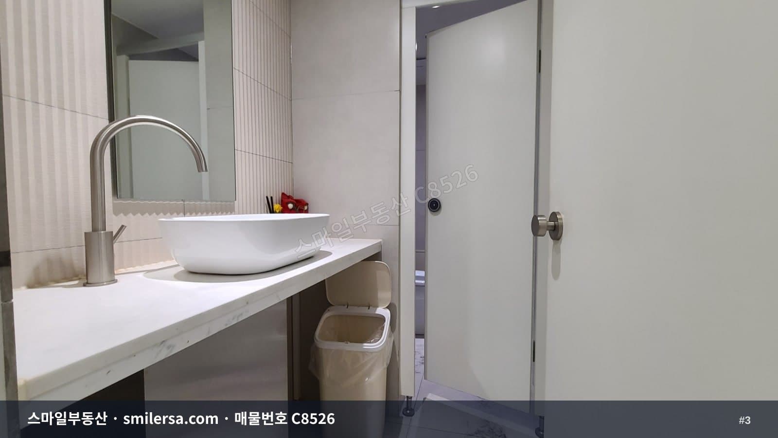 전포카페거리 코너 2층 40평, 전면 통창으로 시선 확보되는 넓은 공간 썸네일 3