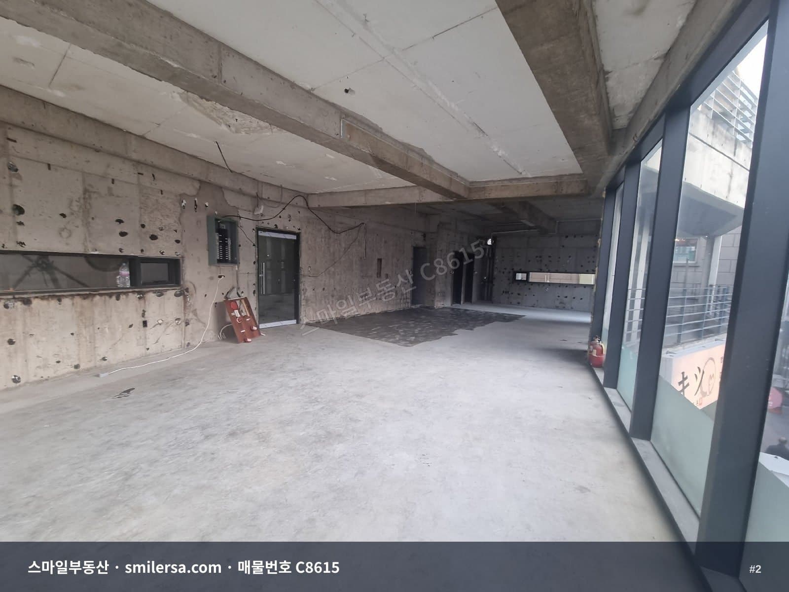전포동 카페거리 메인길 2층 50평 대형 매장, 테라스 갖춘 급매물 썸네일 2