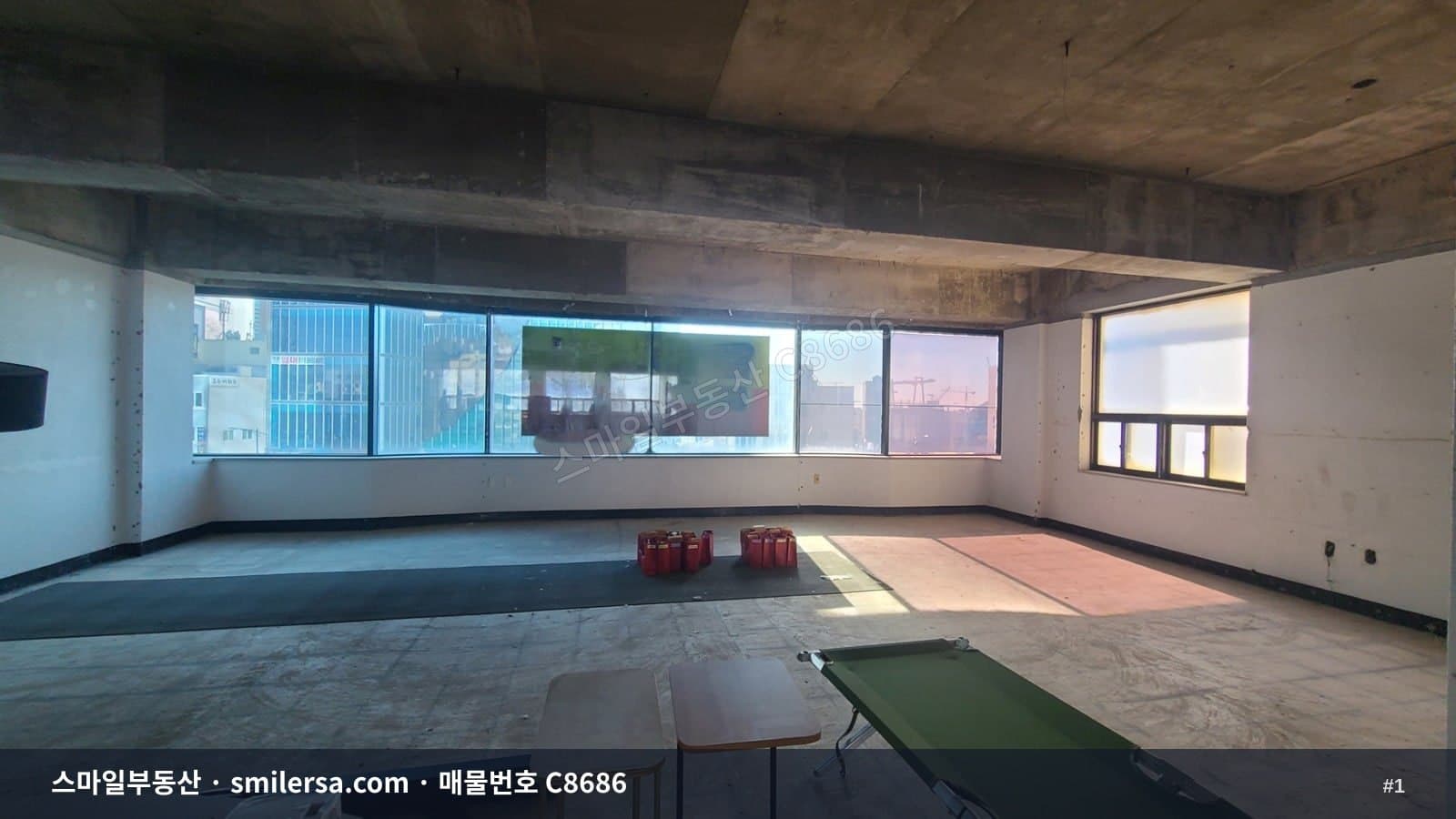 남포동 초입 초역세권 네모 반듯한 50평 사무실 - 1