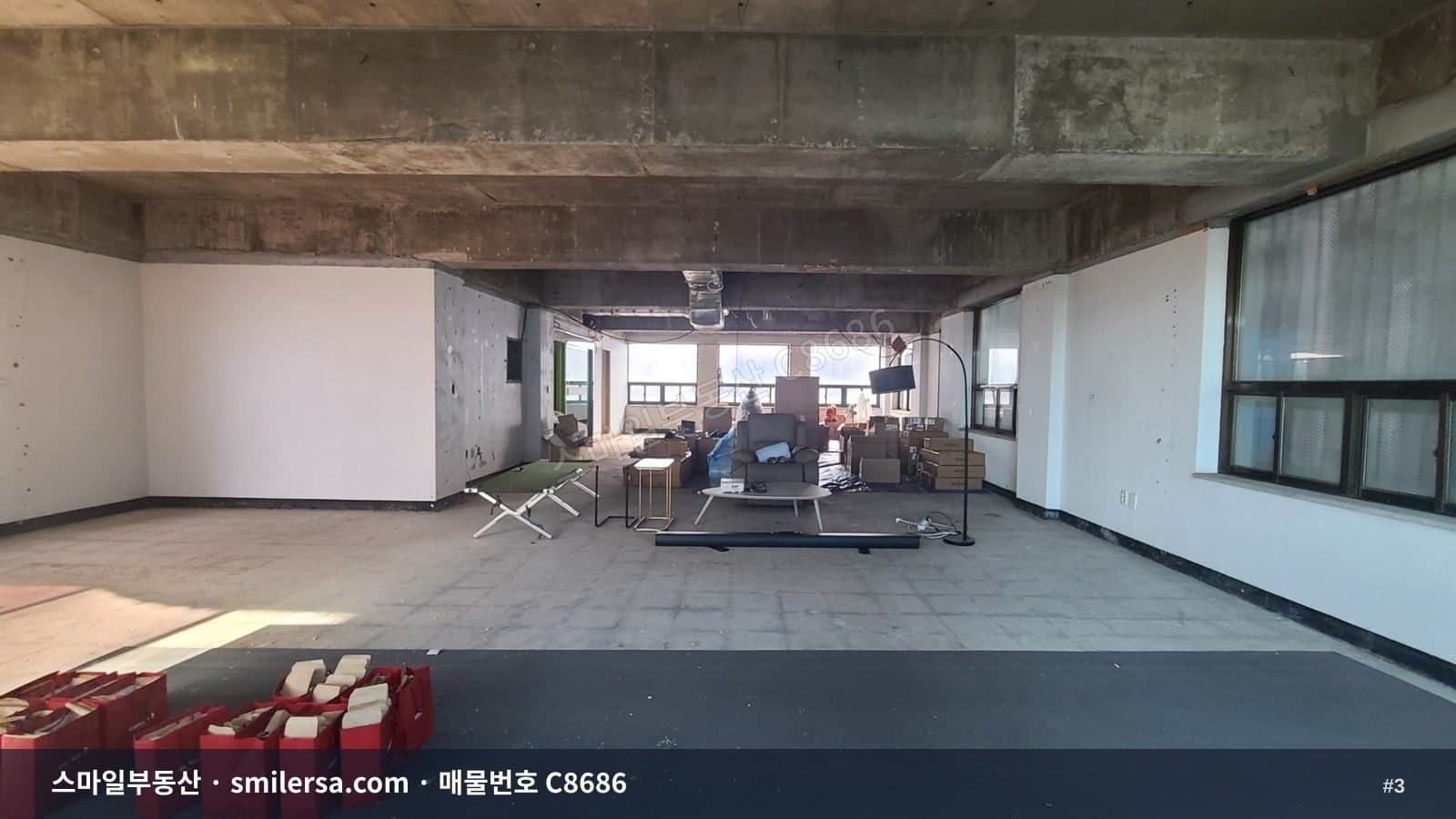 남포동 초입 초역세권 네모 반듯한 50평 사무실 썸네일 3
