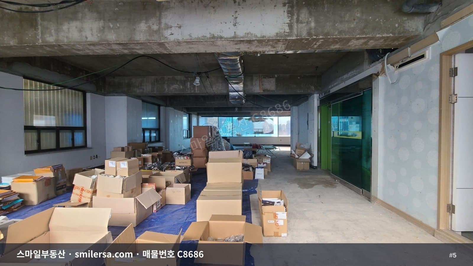 남포동 초입 초역세권 네모 반듯한 50평 사무실 썸네일 5