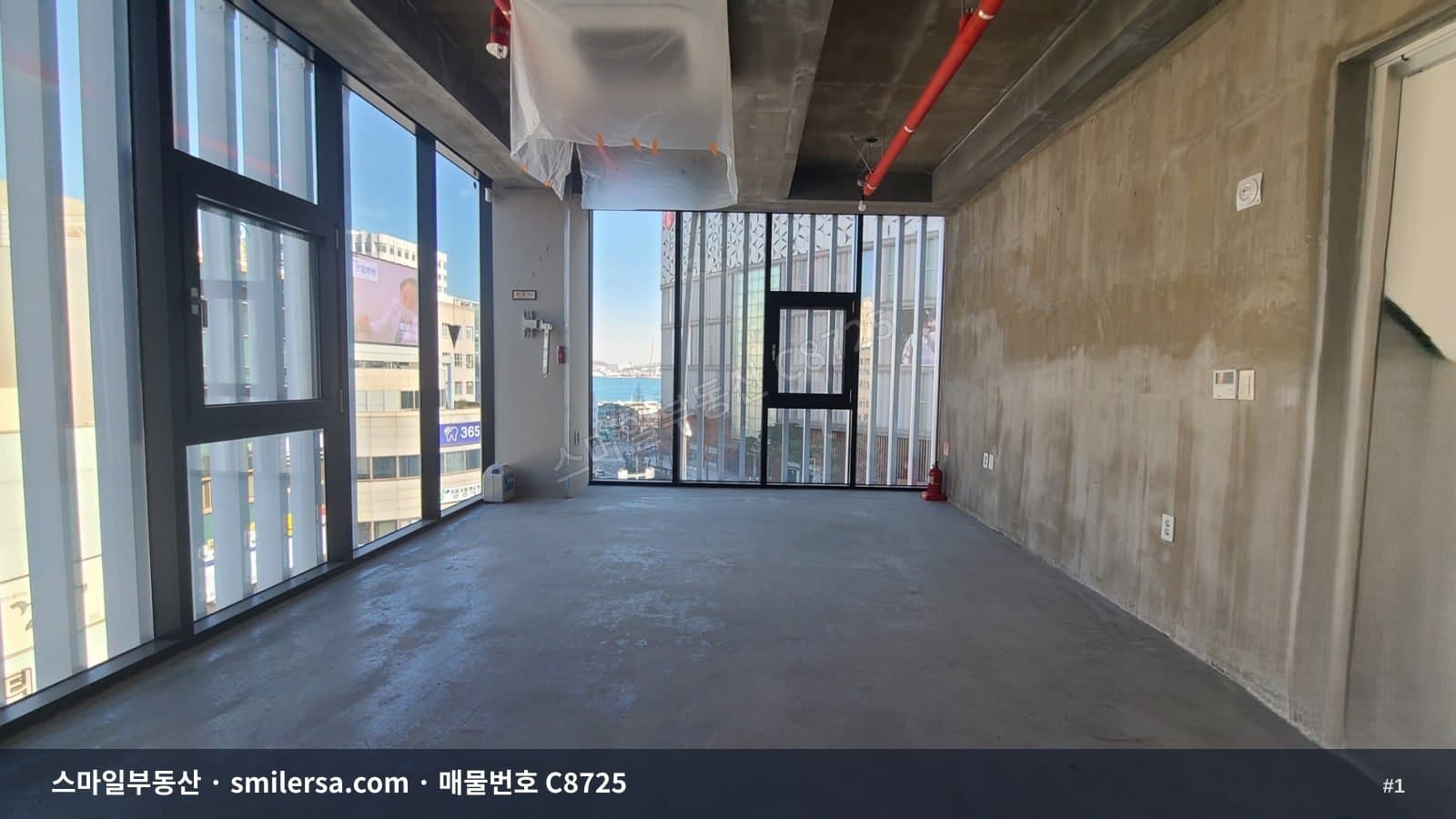 남포역 초입 무권리 상가, 깔끔한 내부에 유동인구 좋은 2층 - 1
