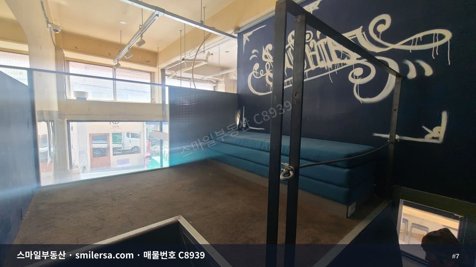 전리단길 무권리 1층 상가, 젊은 유동 많은 12평 공간 썸네일 7