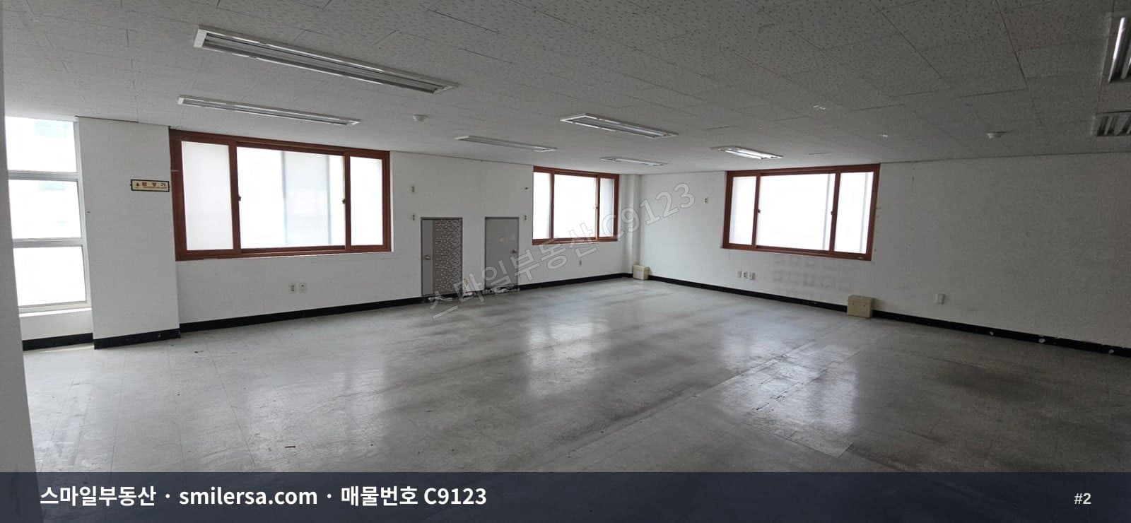 대연동 남구청 인근 대형사무실, 74평 규모 역세권 입지 썸네일 2