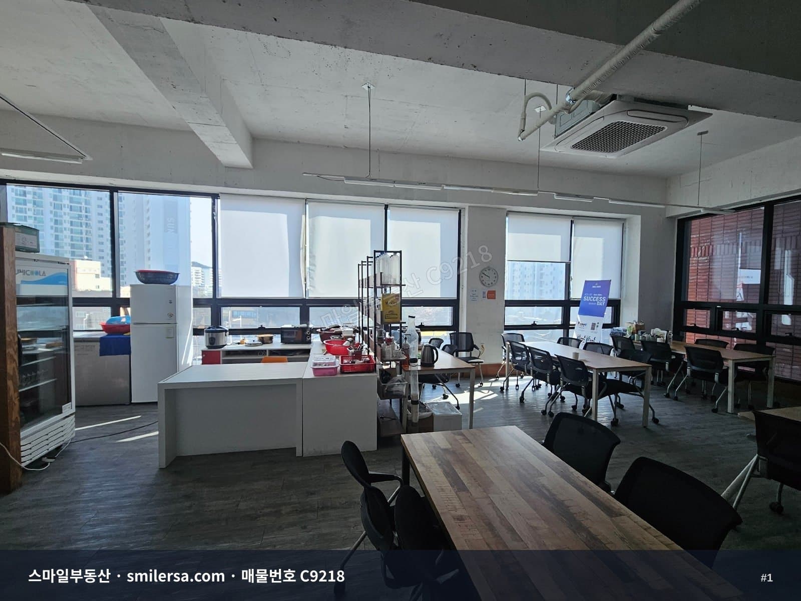부산광역시 연제구 거제동 사무실 내부 사진 C9218