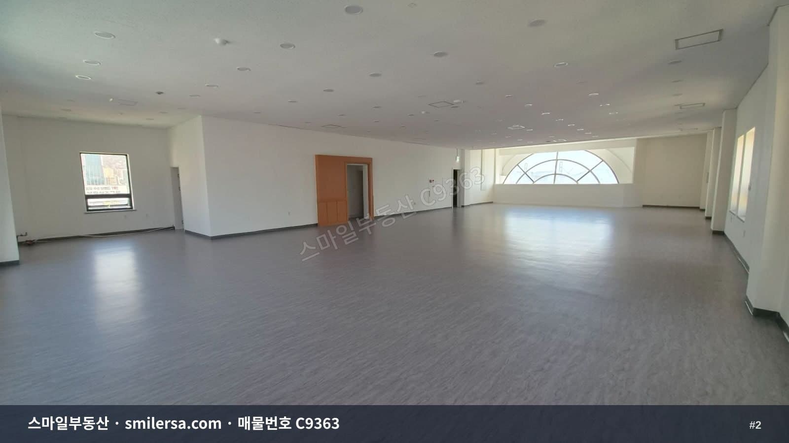 부산진역 인근 대로변 대형 사무실, 80평 규모 즉시입주 썸네일 2