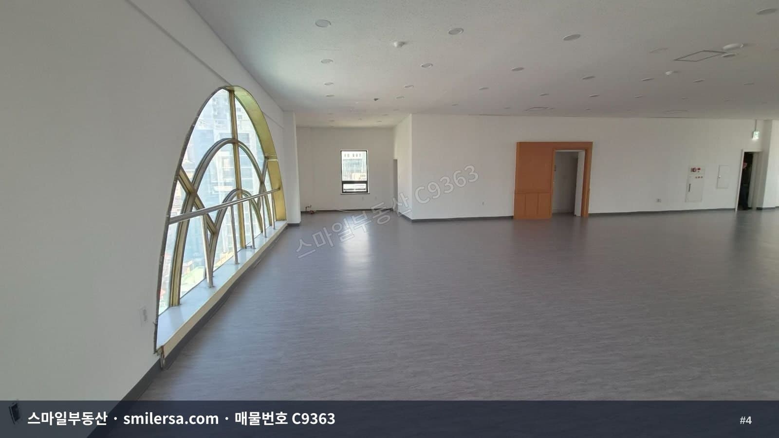 부산진역 인근 대로변 대형 사무실, 80평 규모 즉시입주 썸네일 4