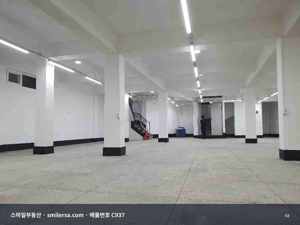 가야초 인근 지하 대형 상가, 75평 규모 월세 매물 썸네일 2