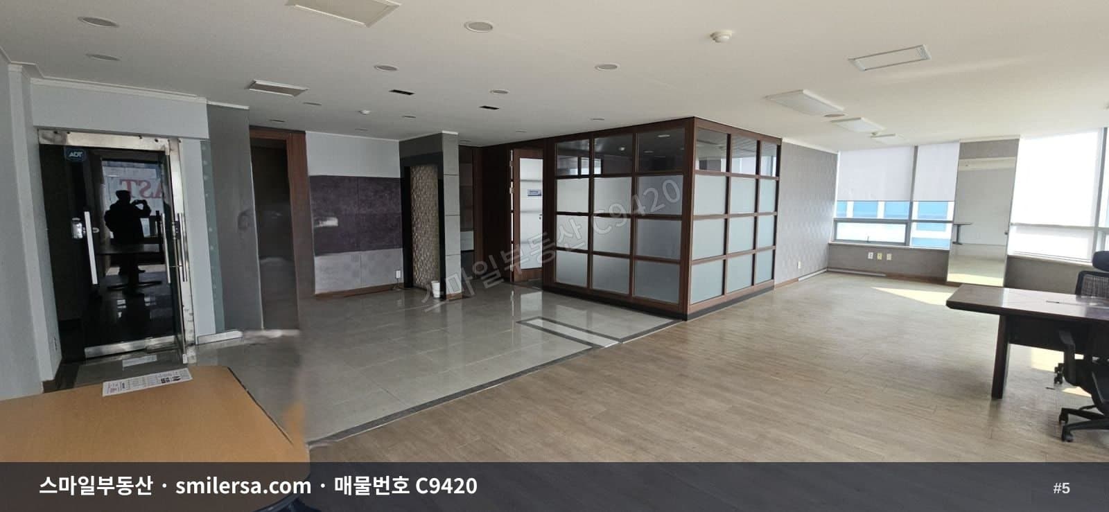 장산역 인근 좌동 룸 구분된 중형 사무실, 최상층 전망과 독립공간 썸네일 5