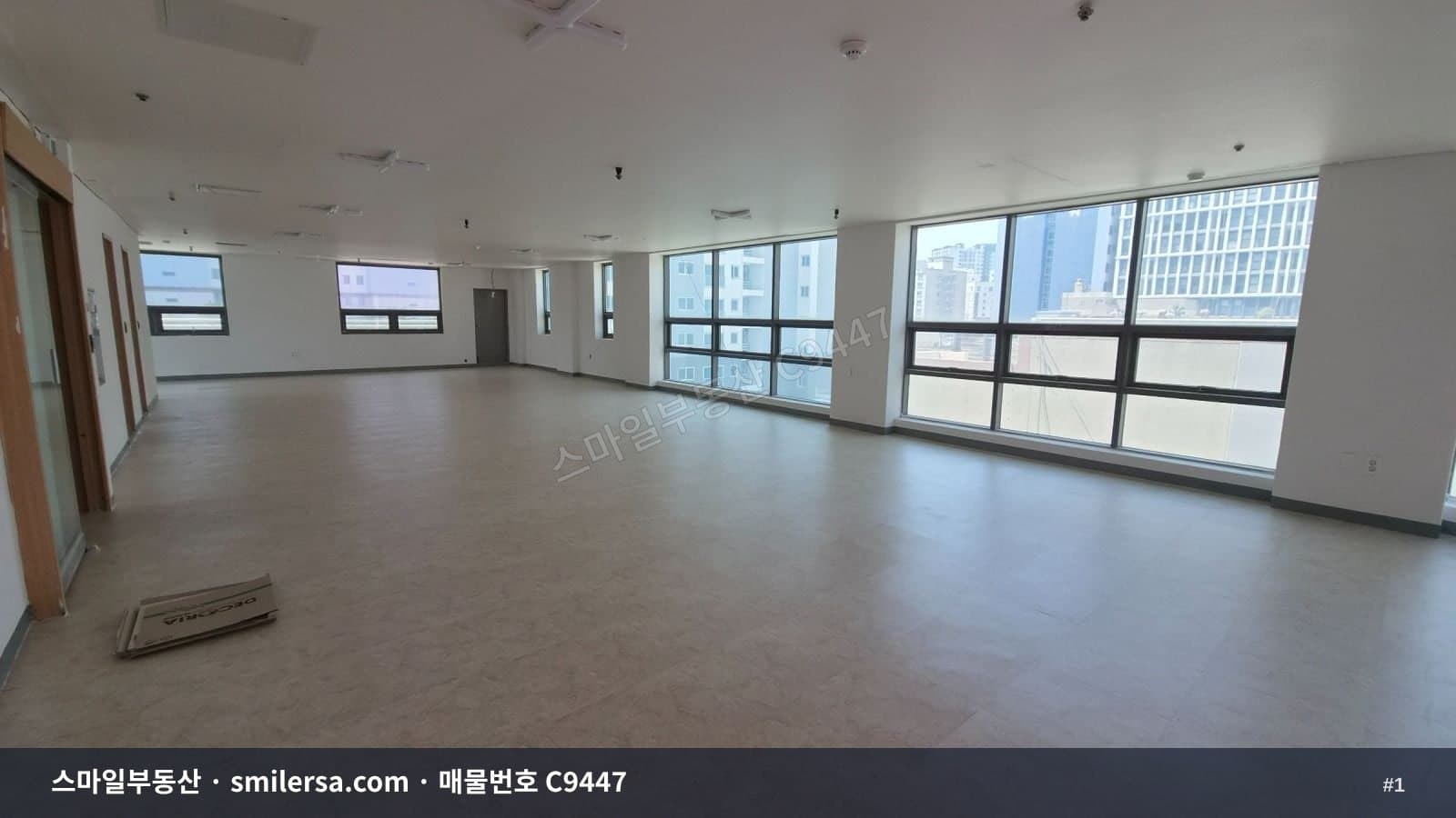 부산광역시 수영구 광안동 사무실 내부 사진 C9447