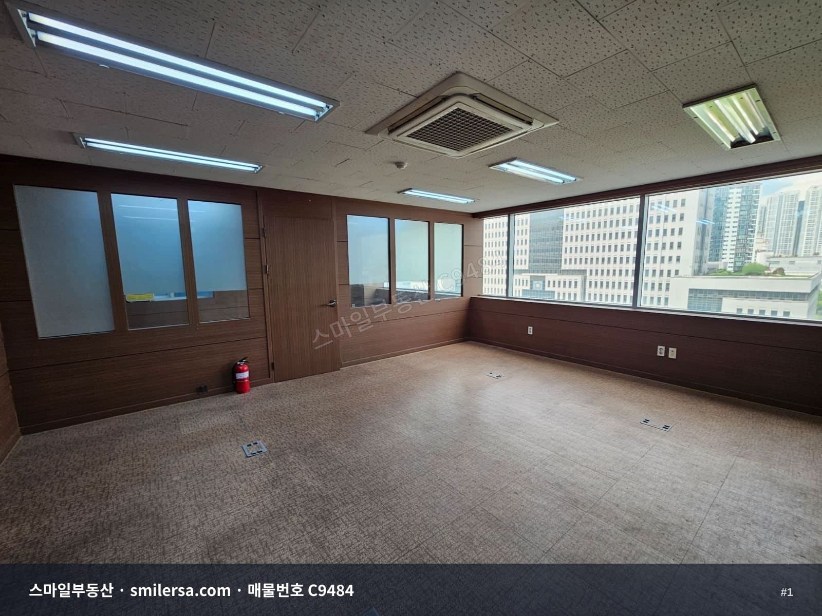 부산광역시 연제구 거제동 사무실 내부 사진 C9484