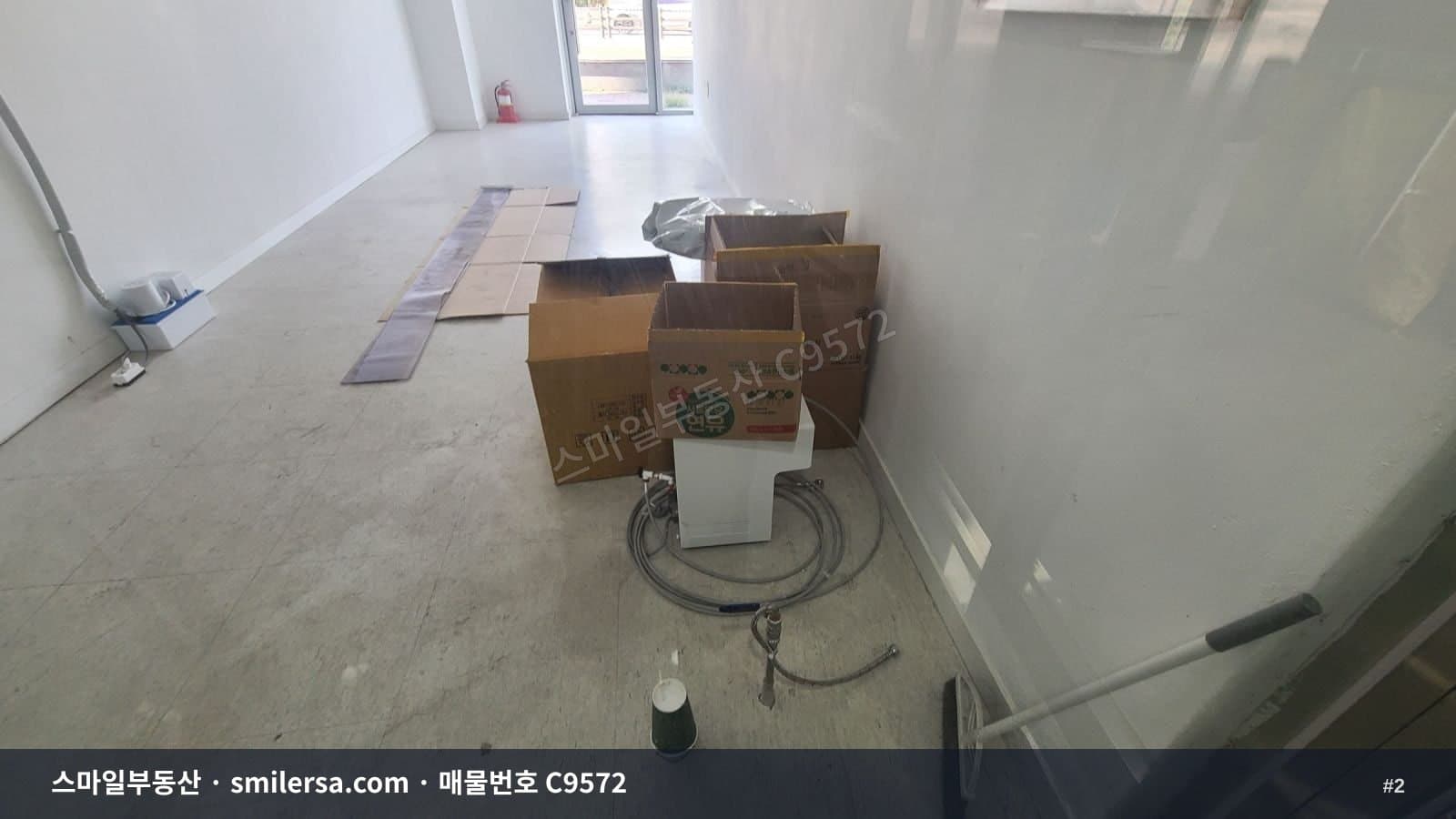 광안역 인근 대로변 횡단보도 바로 앞 1층 상가 썸네일 2