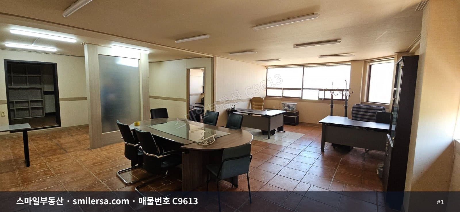 부산광역시 연제구 거제동 사무실 내부 사진 C9613