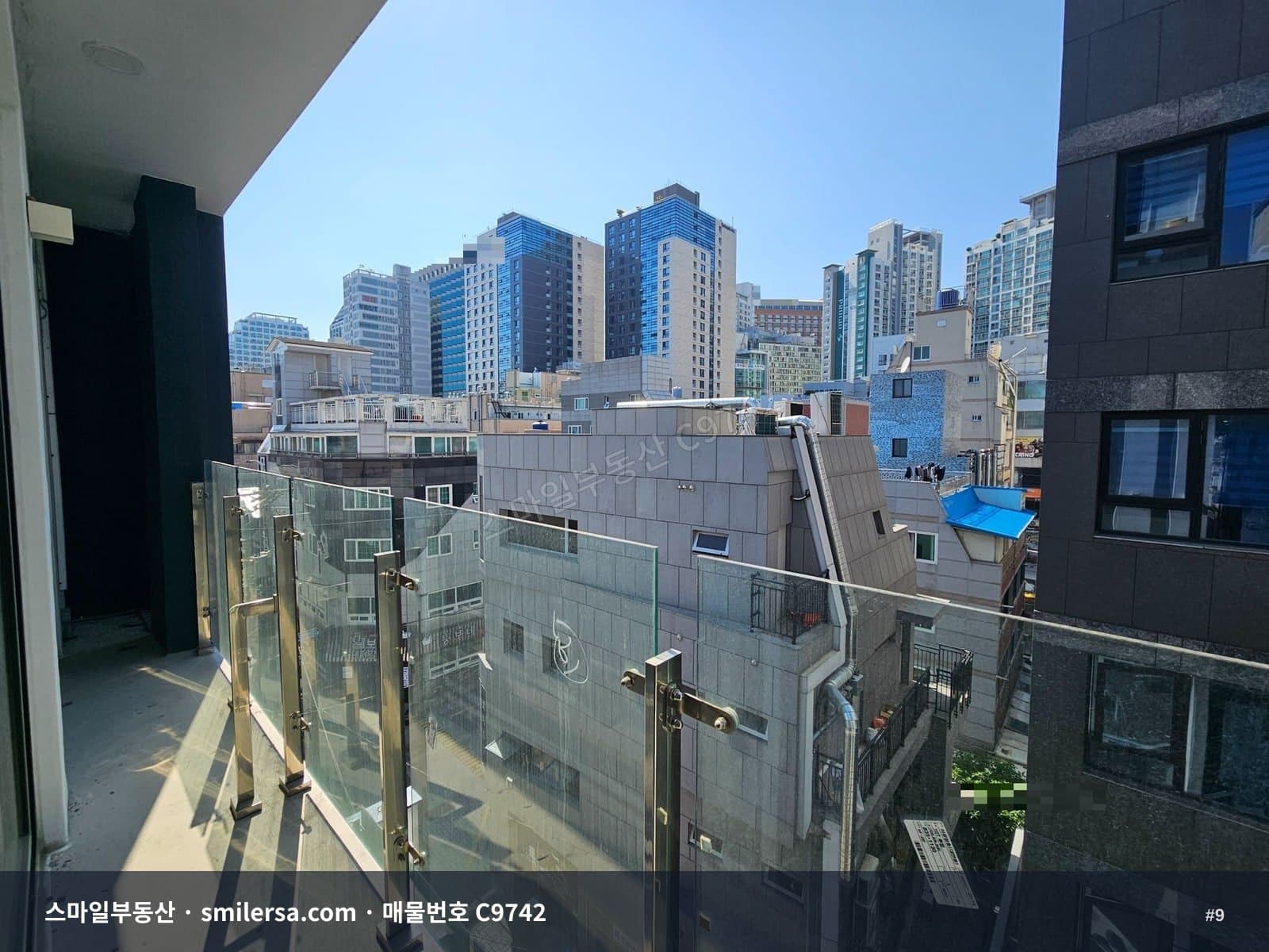 대연동 신축급 5층 32평, 기본 인테리어 지원에 테라스까지 썸네일 9