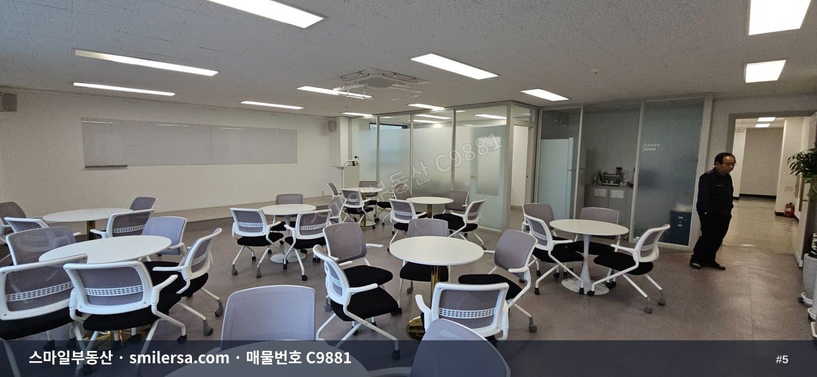 교대역 인근 룸구분 깔끔한 사무실 썸네일 5