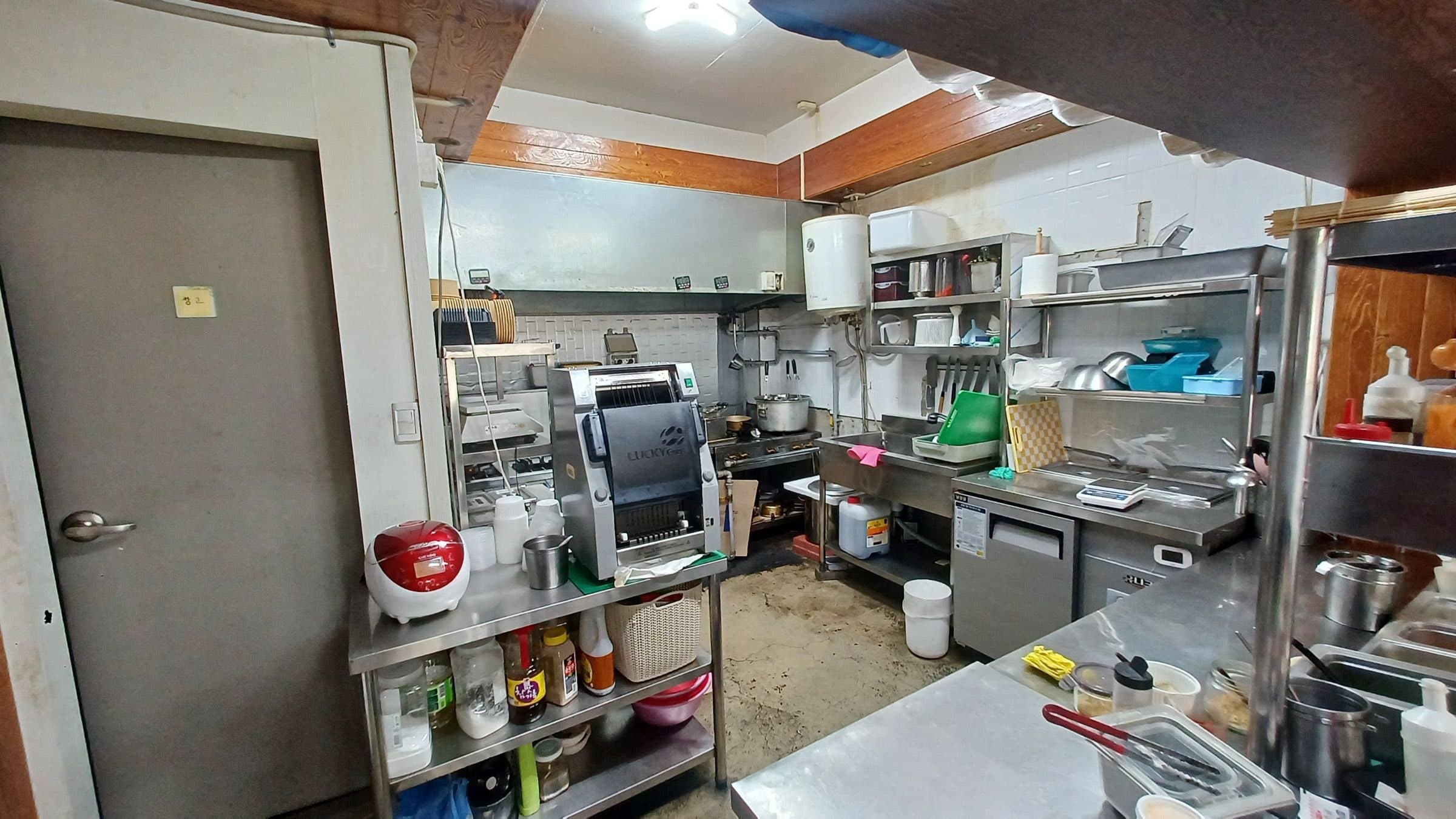 부산광역시 연제구 거제동 상가 썸네일 2