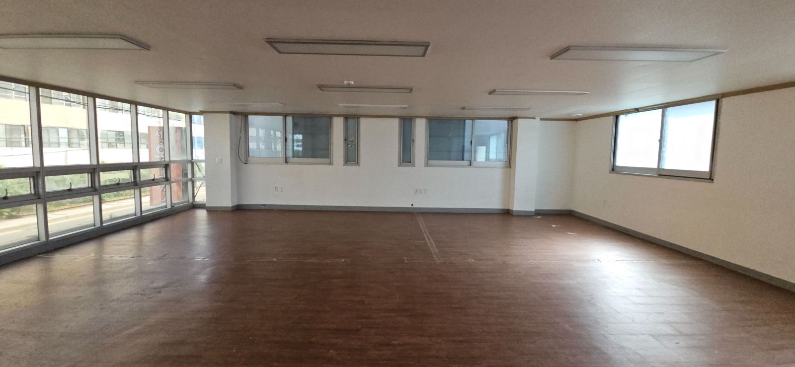 부산광역시 연제구 거제동 사무실 - 1