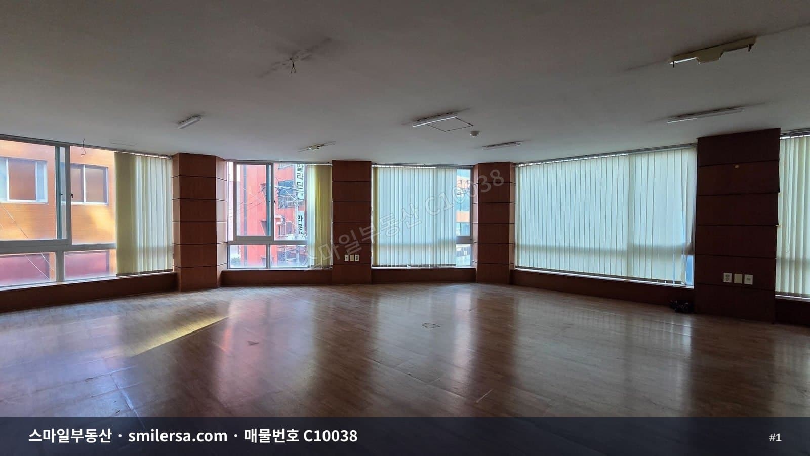 서면1번가 접근성 좋은 깔끔한 소형 사무실 - 1