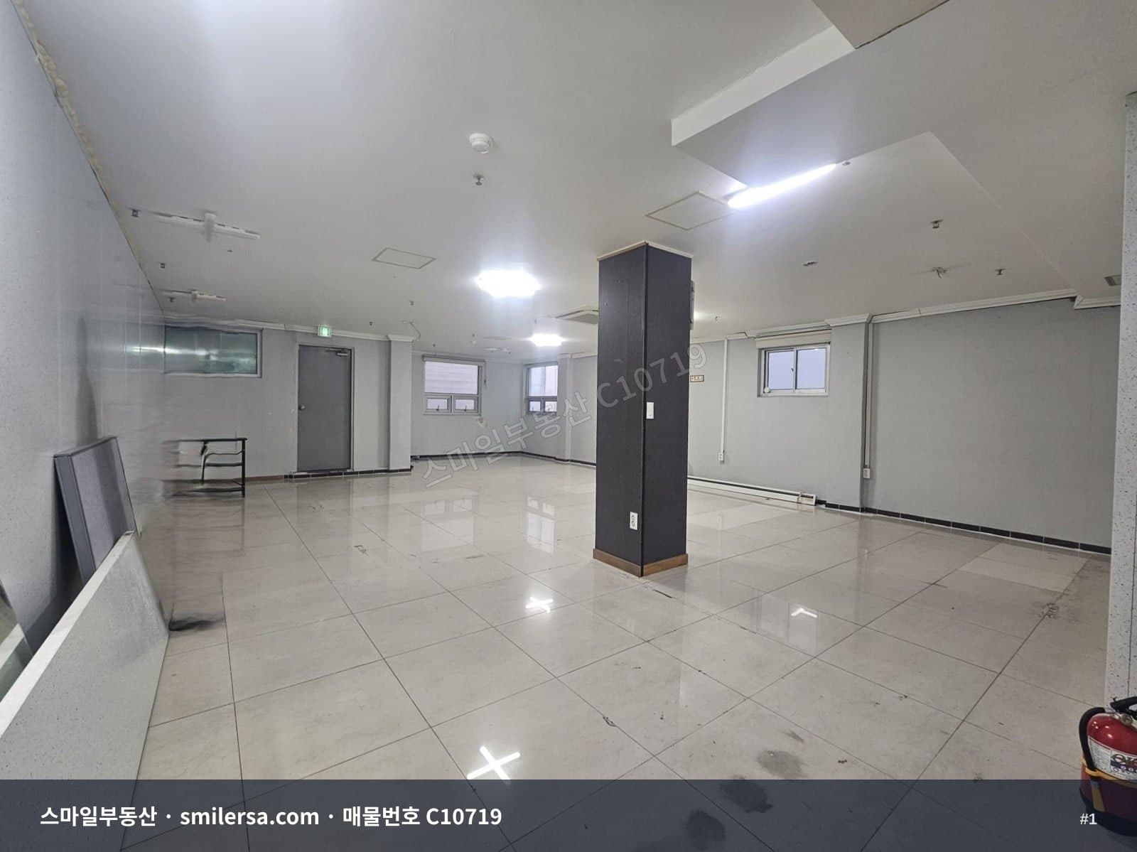 범내골역 2번 출구 인근 대로변 상가 - 1