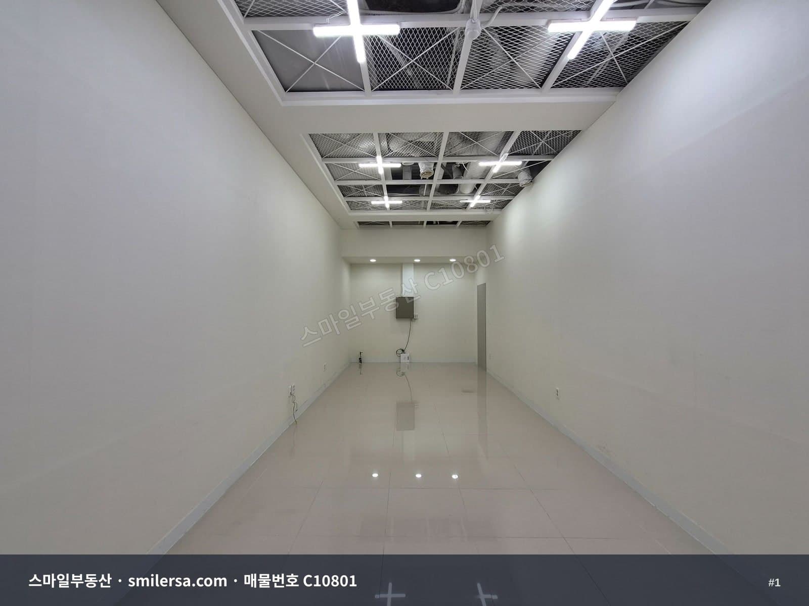 교대역 인근 깔끔한 지하 상가 임대 - 1