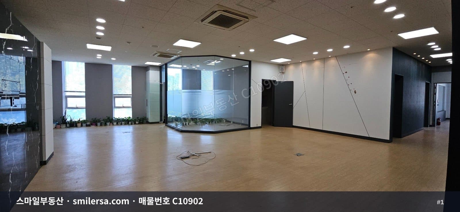 장산역 인근 대형 사무실, 가시성 좋은 3층 공간 - 1