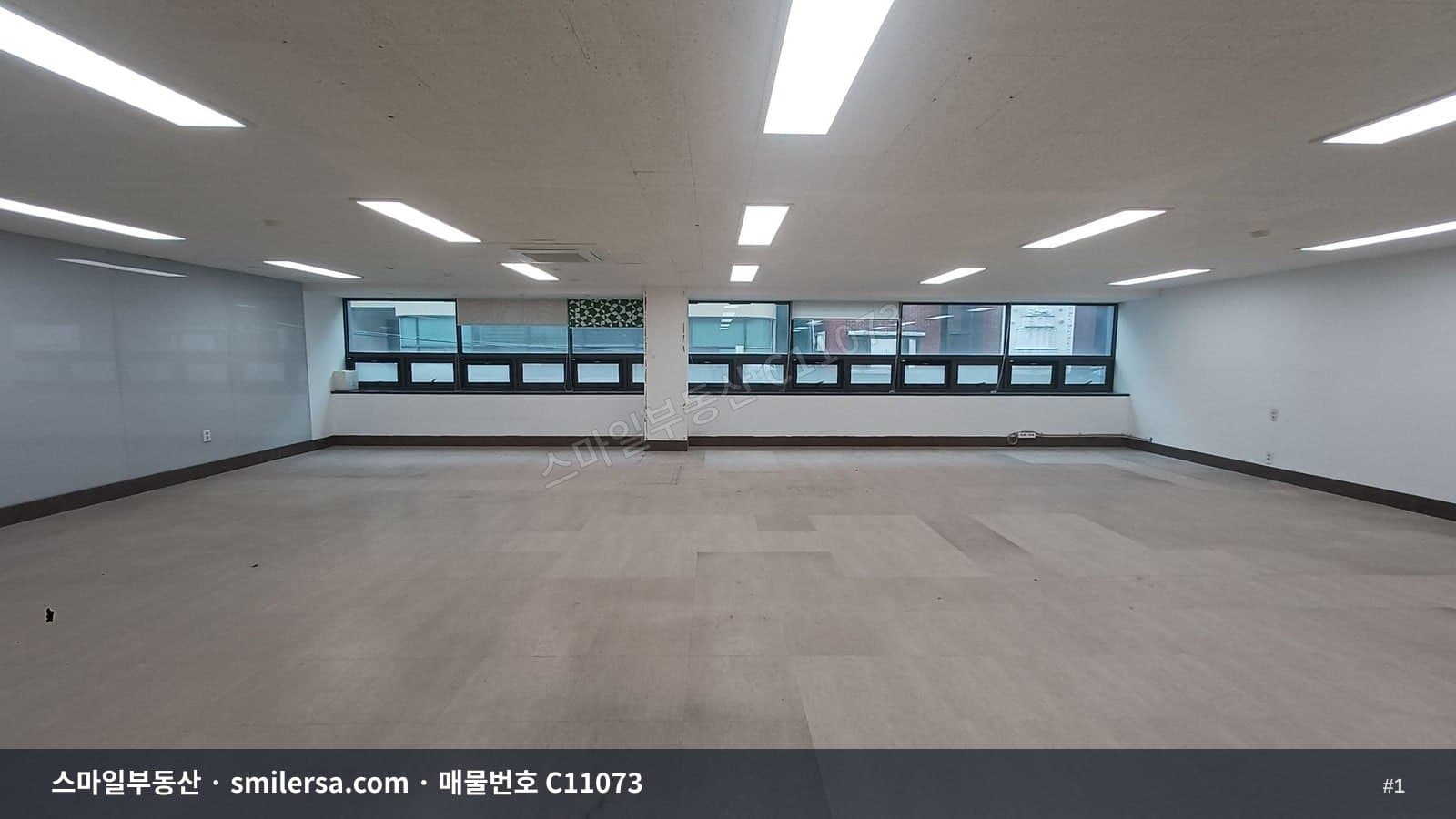 부산역 인근 깔끔한 시스템냉난방기 설치 사무실 - 1