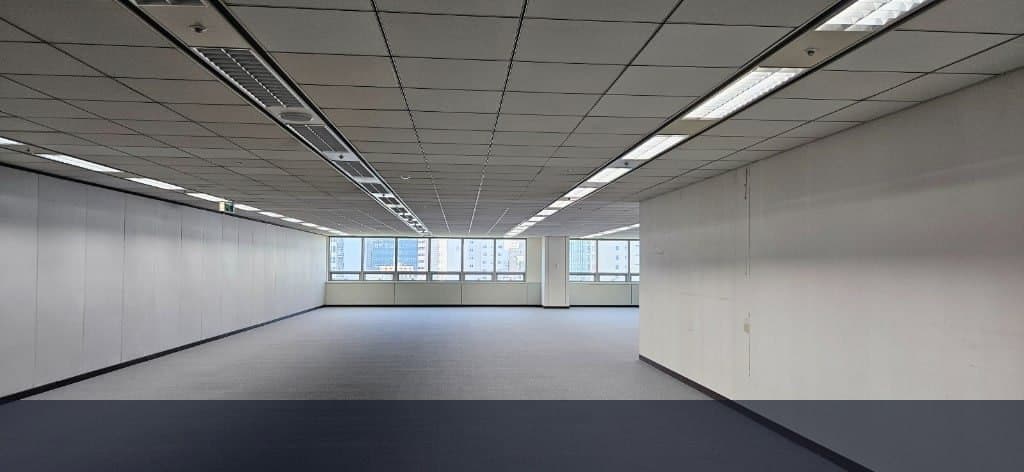 중앙동 역세권 9층 245평 사무실, 관리 잘된 건물에서 즉시입주 - 1