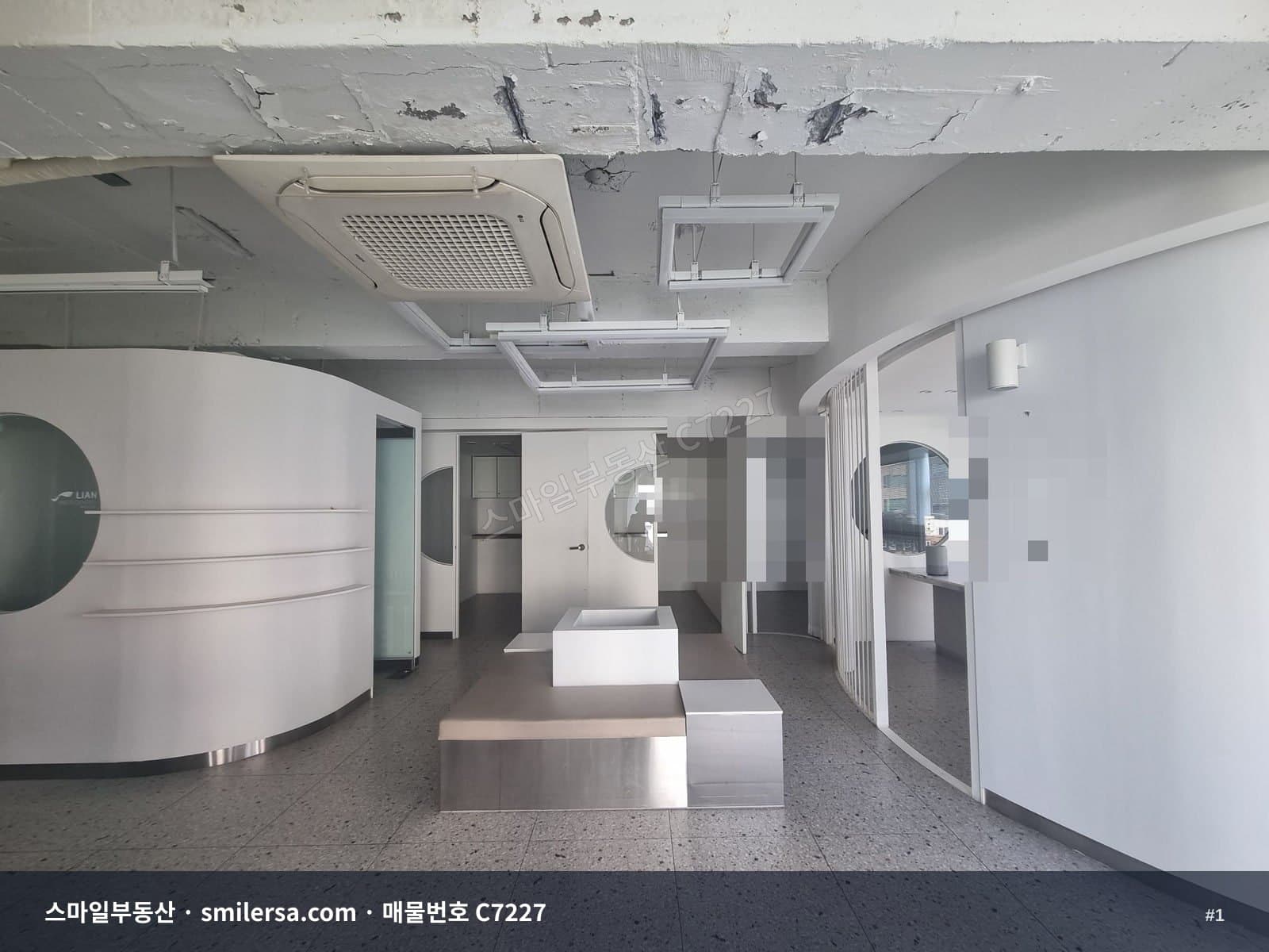 서면 롯데백화점 인근 대로변 코너상가 - 1