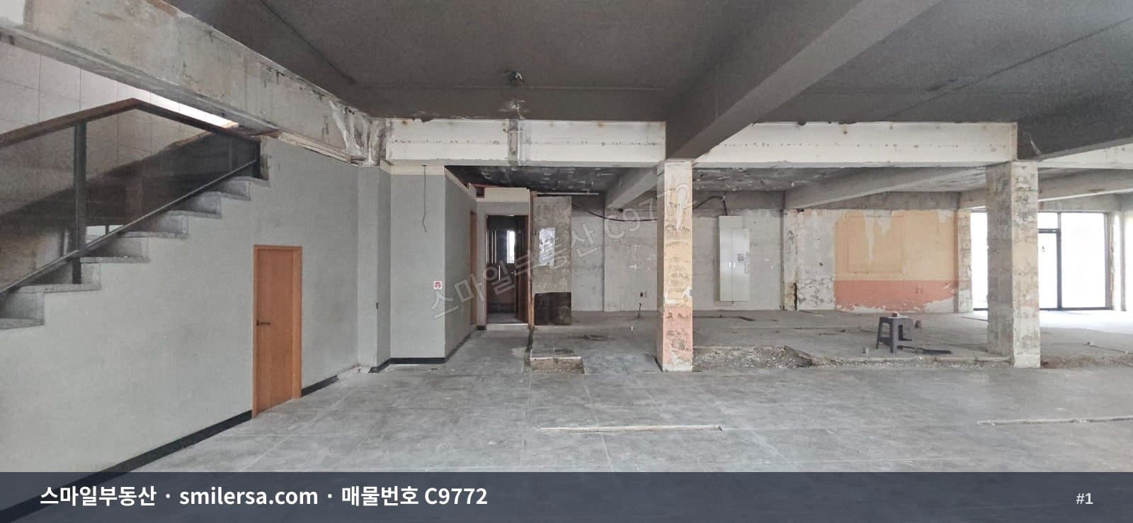 하단동 대로변 1·2층 대형상가, 주차 여유롭고 즉시입주 가능 - 1