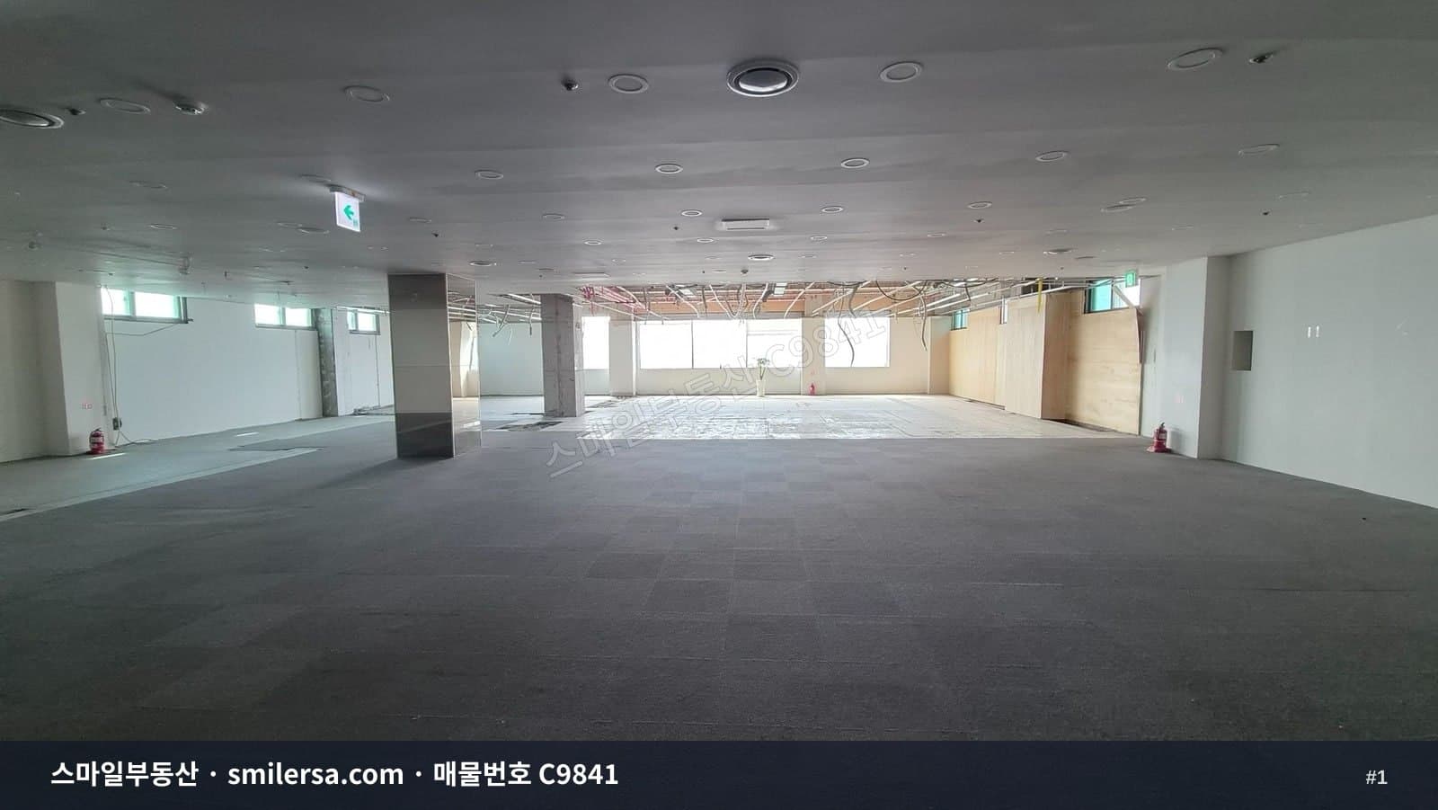 부산 사상구 모라동 주차 편리한 대형사무실 - 1