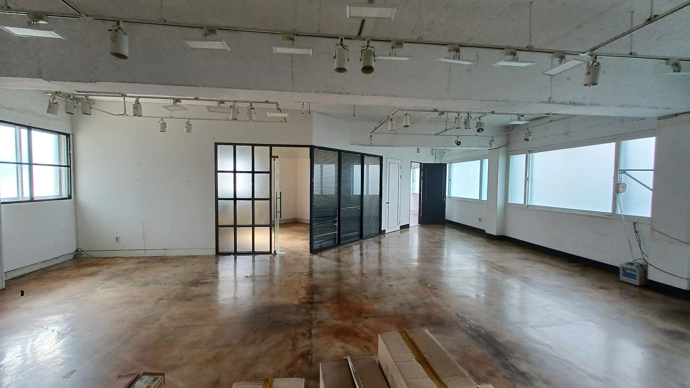 부산광역시 남구 문현동 상가 - 1